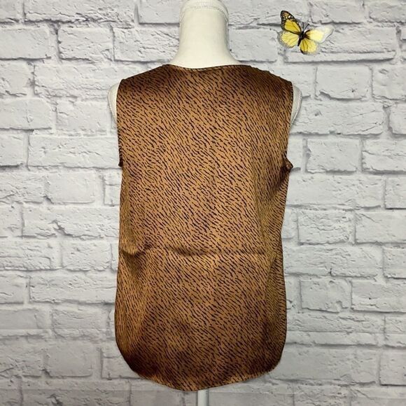 BANANA Republic Soft Satin V-Neck Tank Size XS - Picture 3 of 10